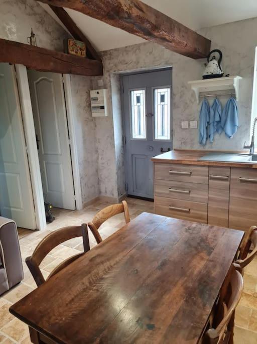 Petit Gite 18 Eme Tout Confort Saint-Germain-des-Fosses ภายนอก รูปภาพ